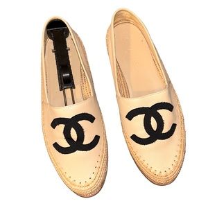 Chanel ~ Espridrilles Tan/Black ~ Size 10/40
